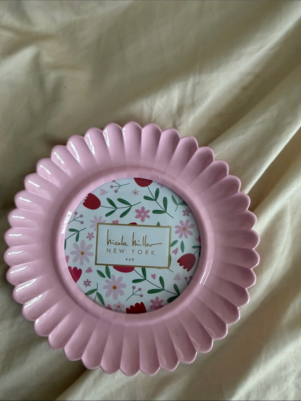 Nicole Miller Pink Scalloped Floral Photo Frame
